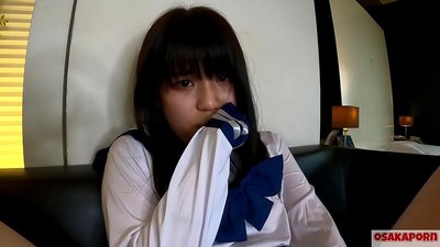 18 yaşlı yapon qız kiçik döşləri ilə squirts və barmaq sikişmə və seks oyuncağı ilə orqazm. Məktəbli cosplay kostyumunda olan asiyalı qız həvəskar videoda oral seks verir. Mao 7 OSAKAPORN.