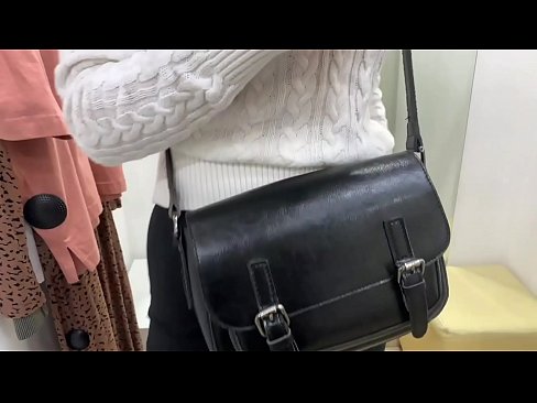 ❤️ Gənc qadın FeralBerry-nin fitinq otağında dildo ilə ictimai masturbasiyası Sikişmə videosu  bizdə ❌